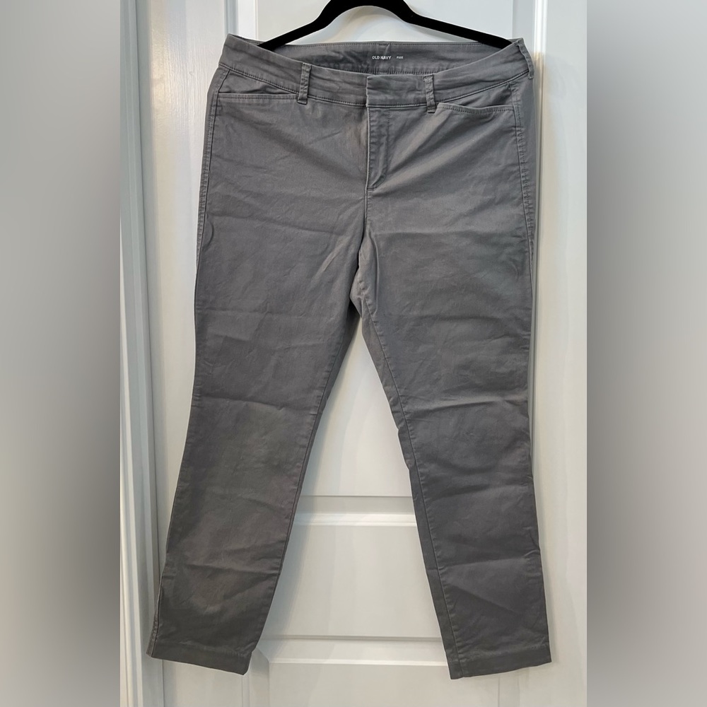 Old Navy Pixie Ankle Pants in Grey, Size 10